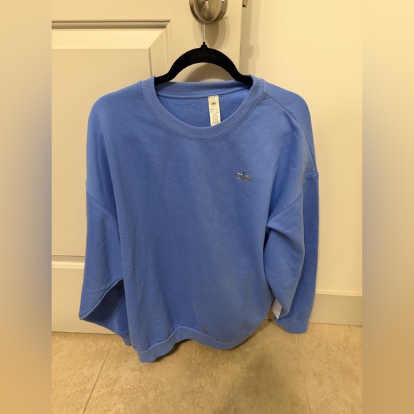 Alo Large Accolade Crystal Clear Blue Sweatshirt. 💙⚡️